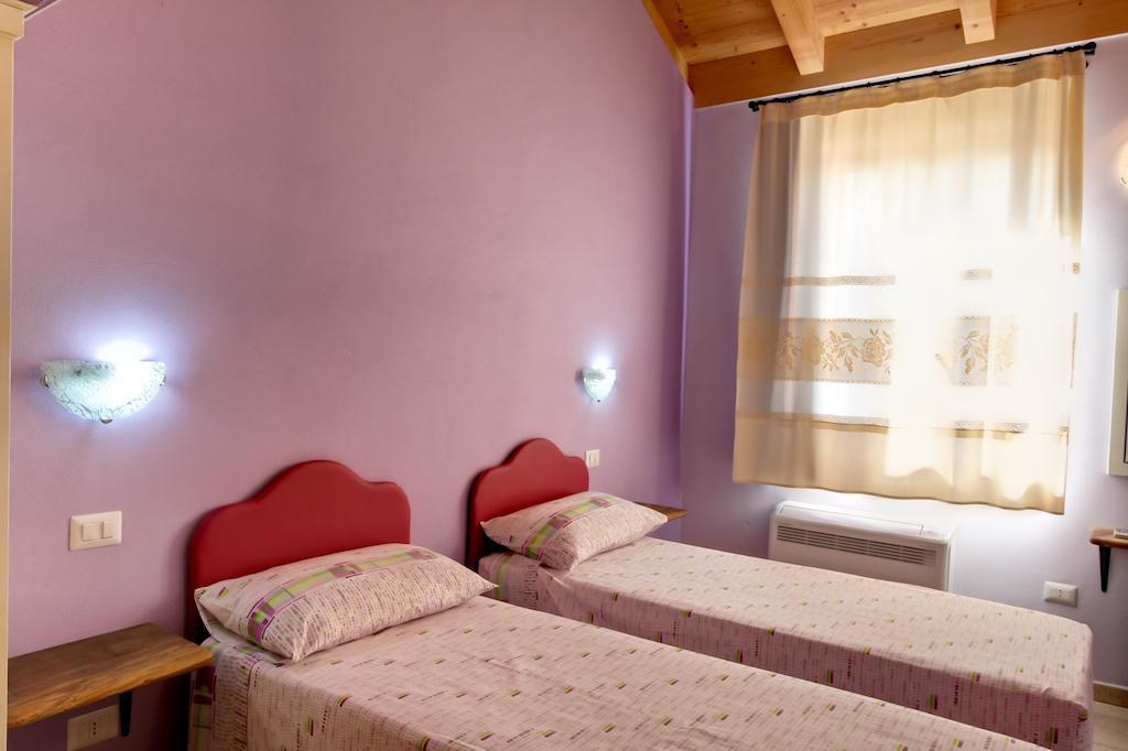 Aparthotel La Corte Dei Rei Castiadas Pokoj fotografie